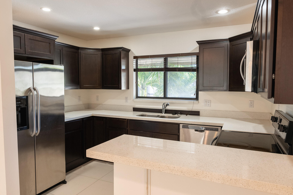 1665 Cabot Lane - Photo 4