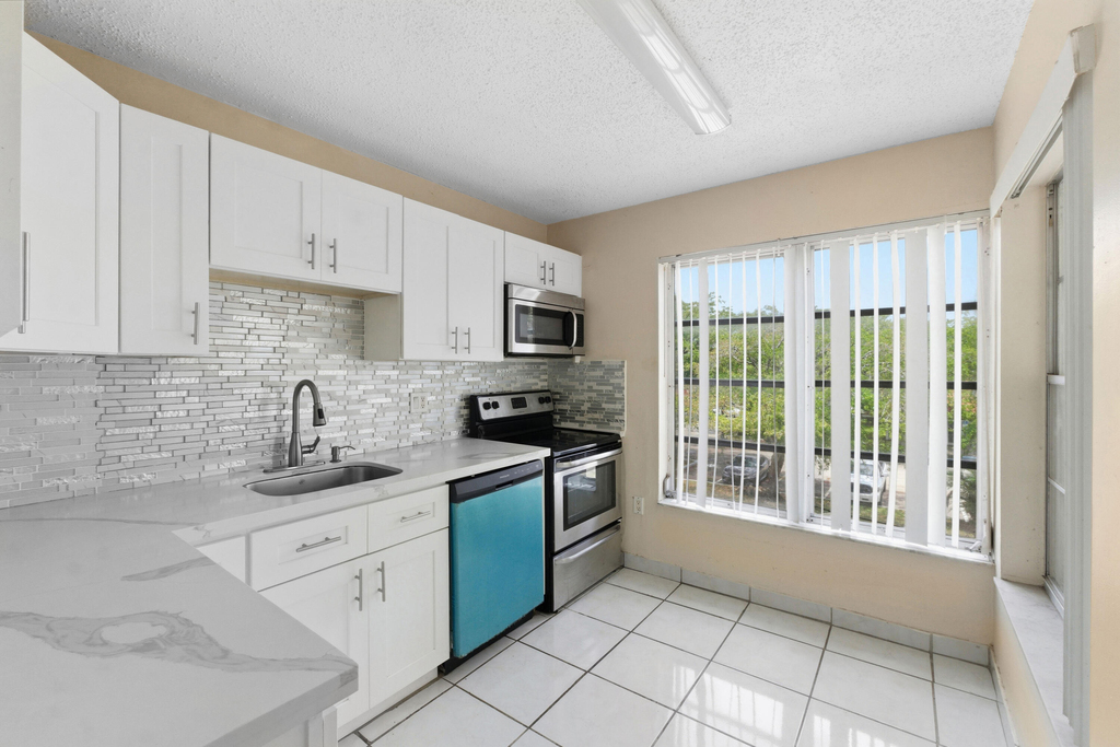 4152 Inverrary Drive - Photo 1