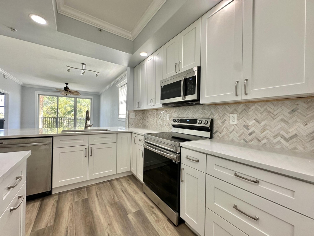 27 Royal Palm Way - Photo 5