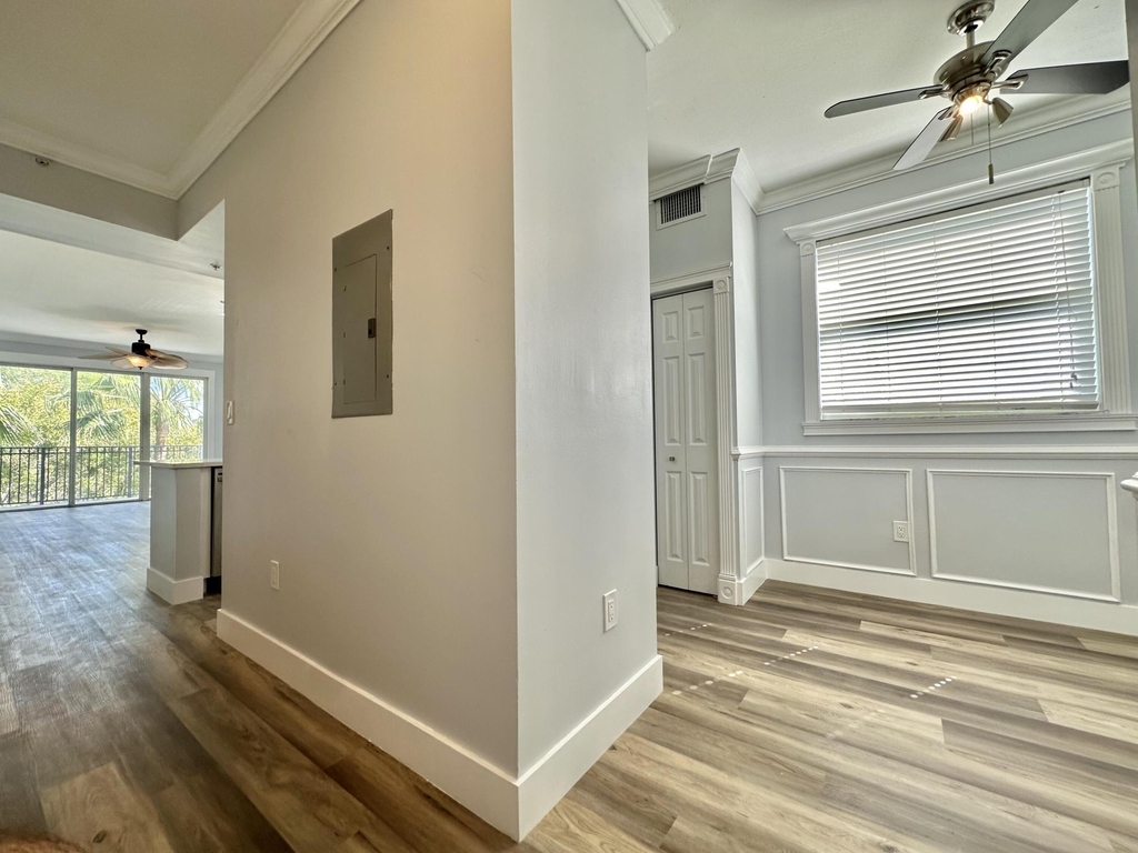 27 Royal Palm Way - Photo 3
