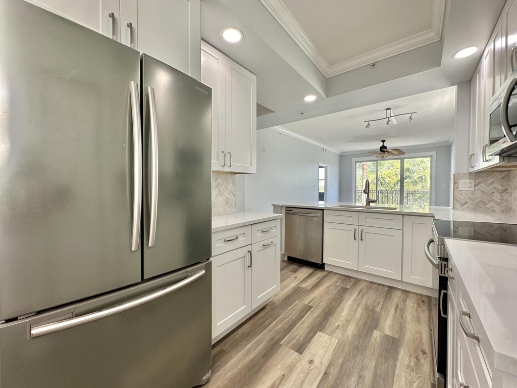 27 Royal Palm Way - Photo 8