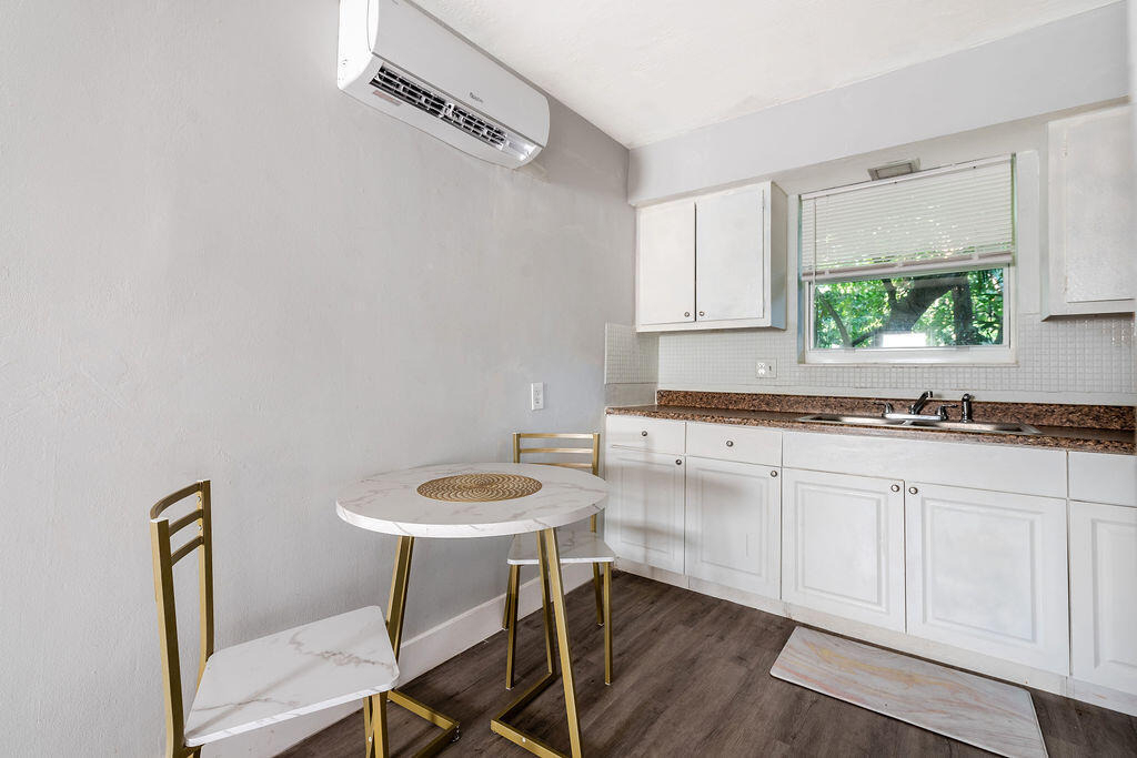1826 Sherman Street - Photo 3