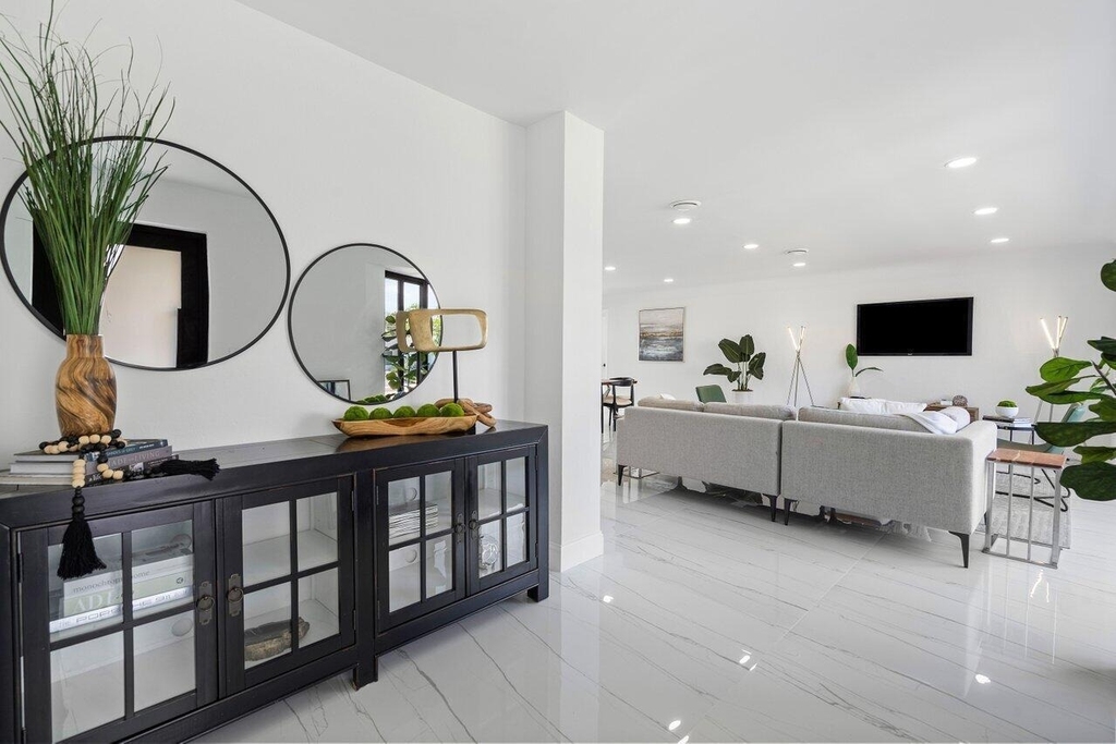 1200 Sw 8th Street - Photo 4