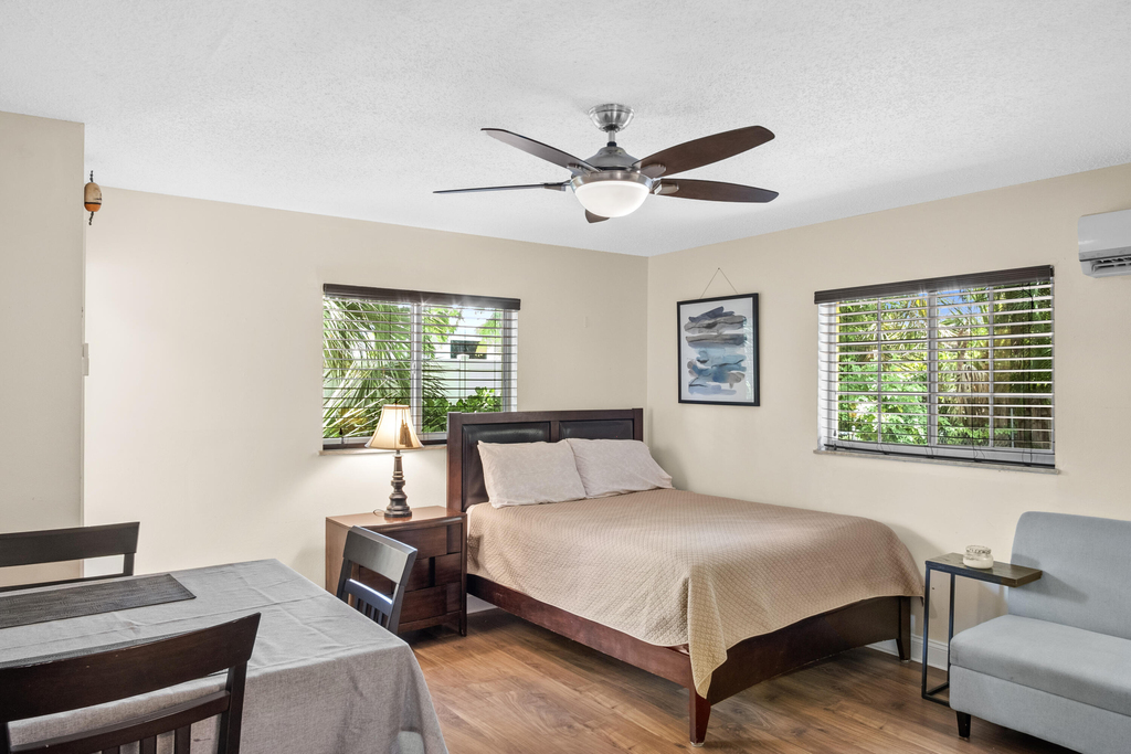 803 Ne 2nd Avenue - Photo 1