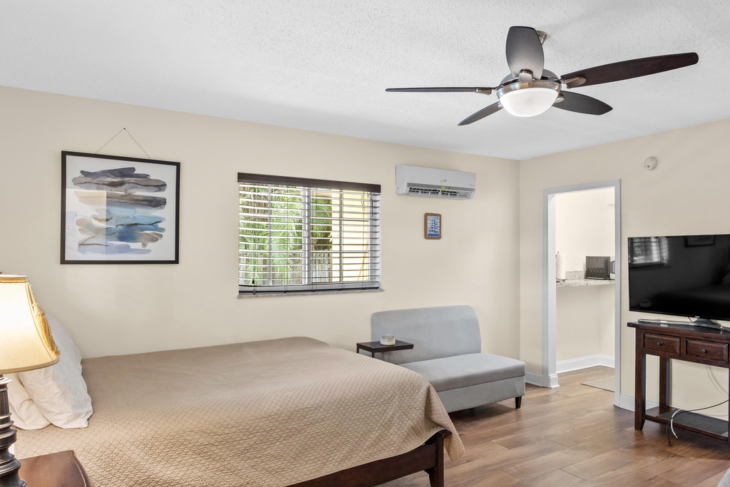803 Ne 2nd Avenue - Photo 2