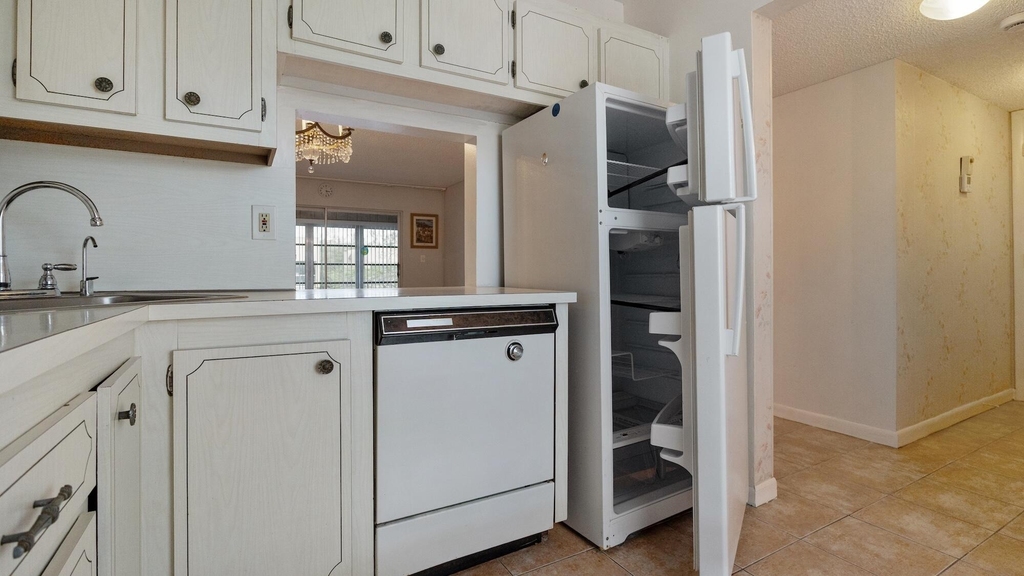 5890 Nw 64th Avenue - Photo 10