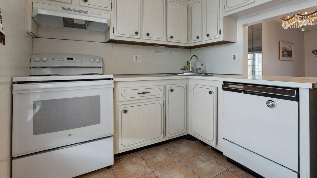 5890 Nw 64th Avenue - Photo 8