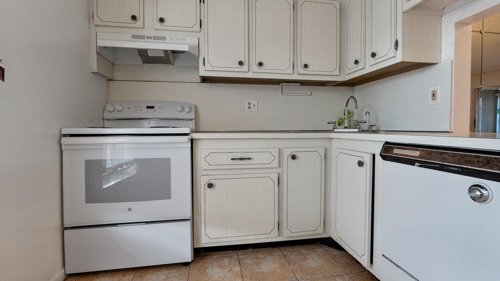 5890 Nw 64th Avenue - Photo 11