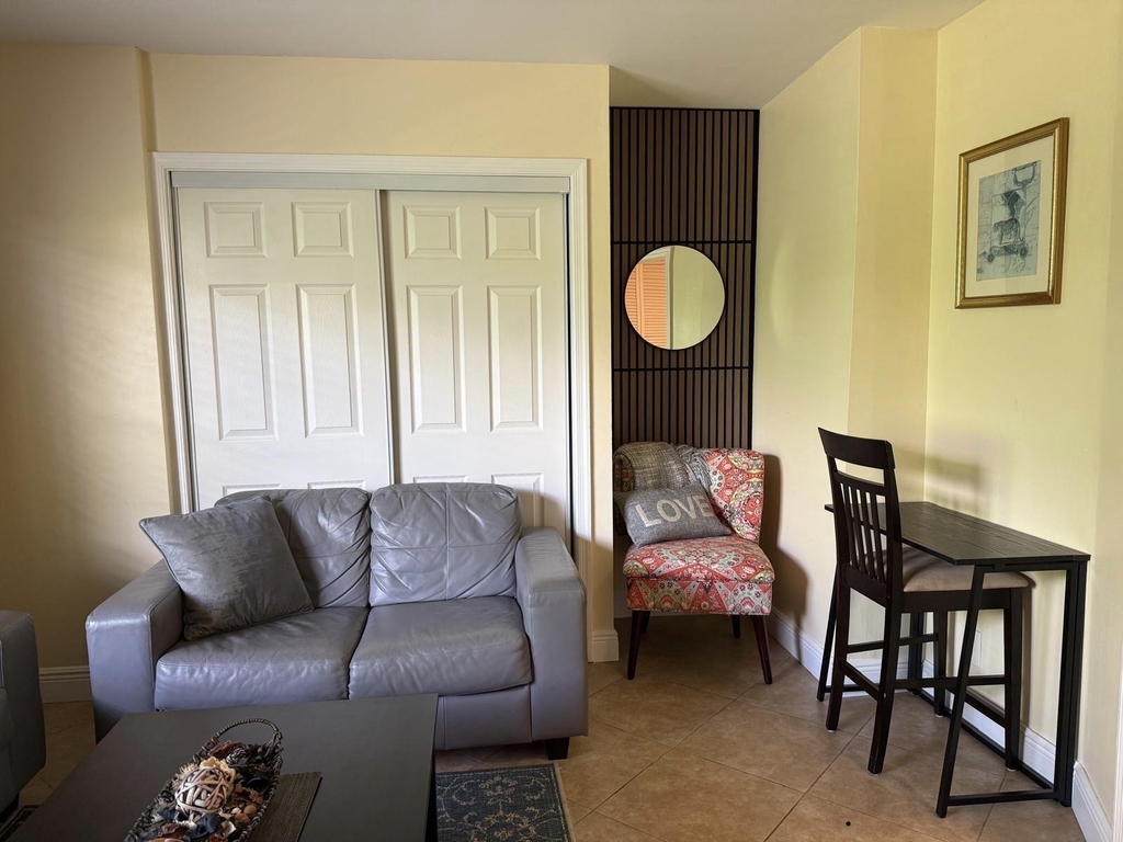 803 Ne 2nd Avenue - Photo 3