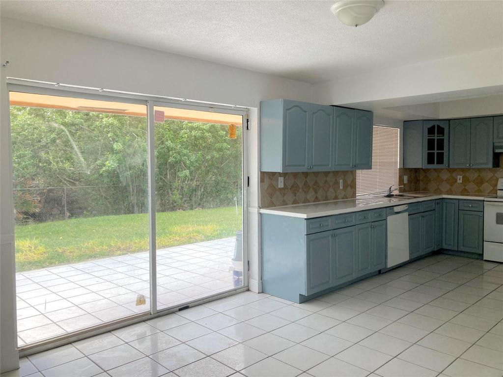6230 Sw 4th Place - Photo 4