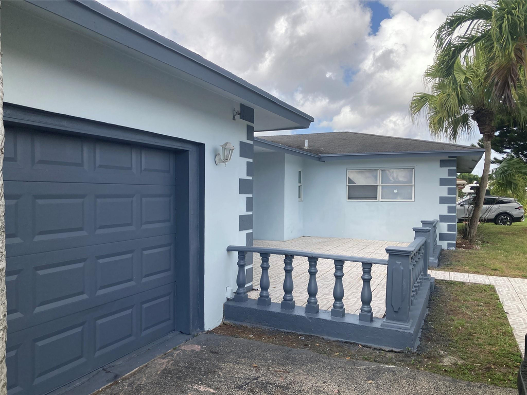 6230 Sw 4th Place - Photo 2