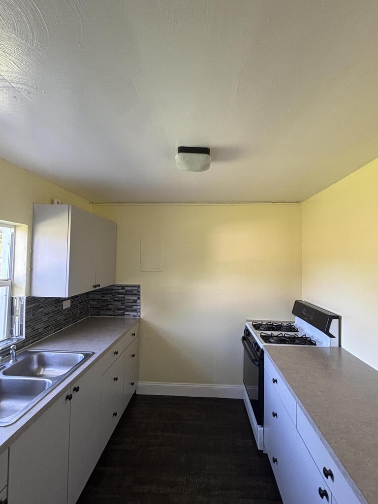 328 Urquhart Street - Photo 8