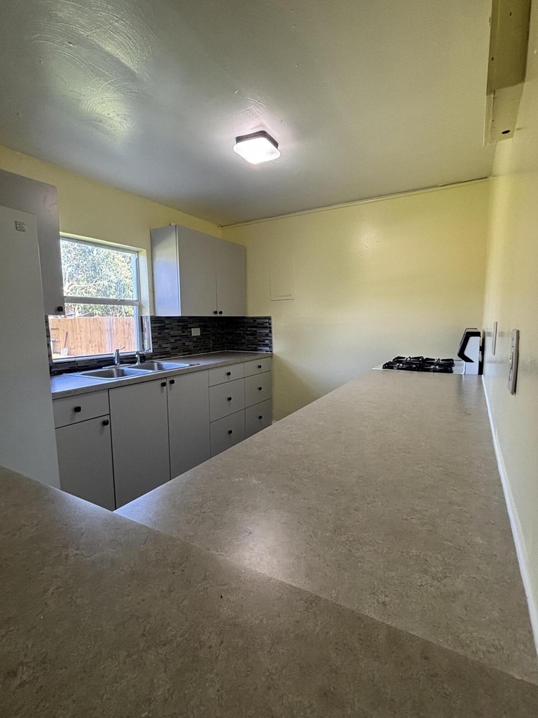 328 Urquhart Street - Photo 7