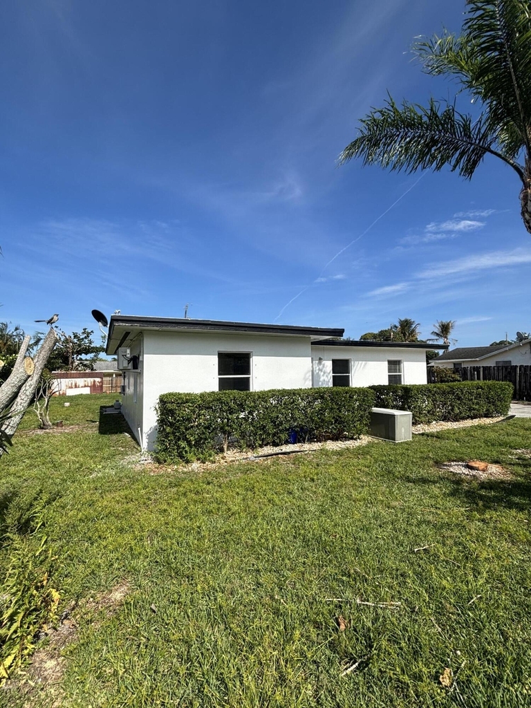 328 Urquhart Street - Photo 1