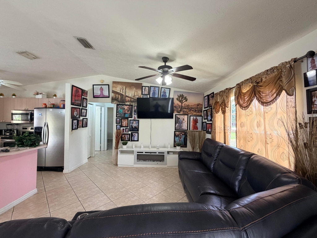 1342 Sw Wampler Avenue - Photo 1