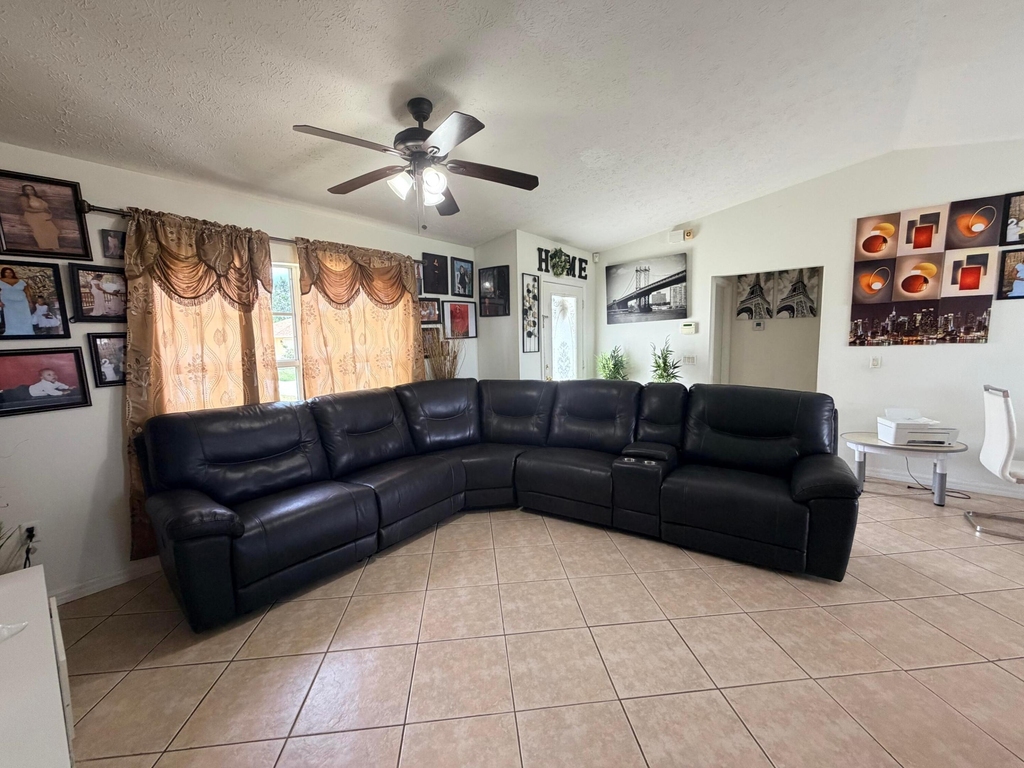1342 Sw Wampler Avenue - Photo 4