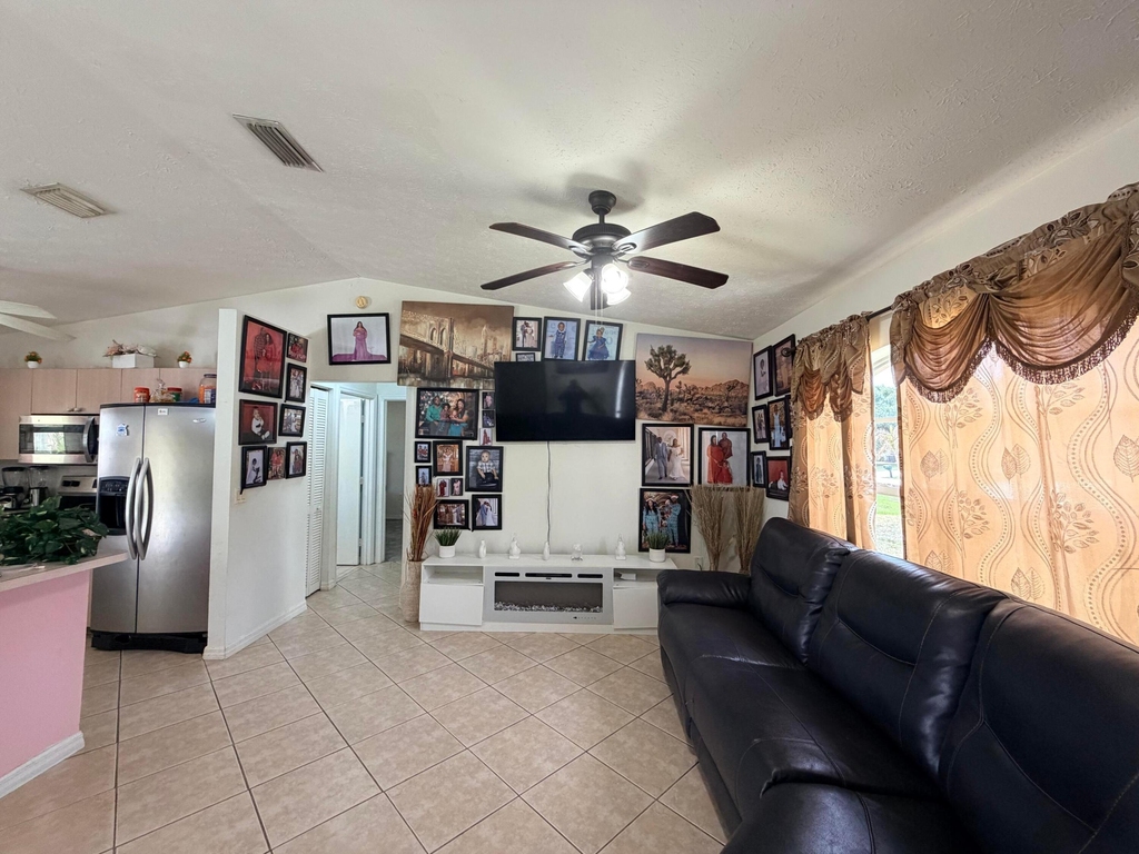 1342 Sw Wampler Avenue - Photo 2