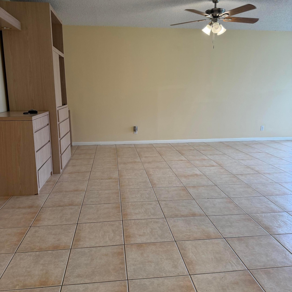 707 High Point Boulevard N - Photo 4