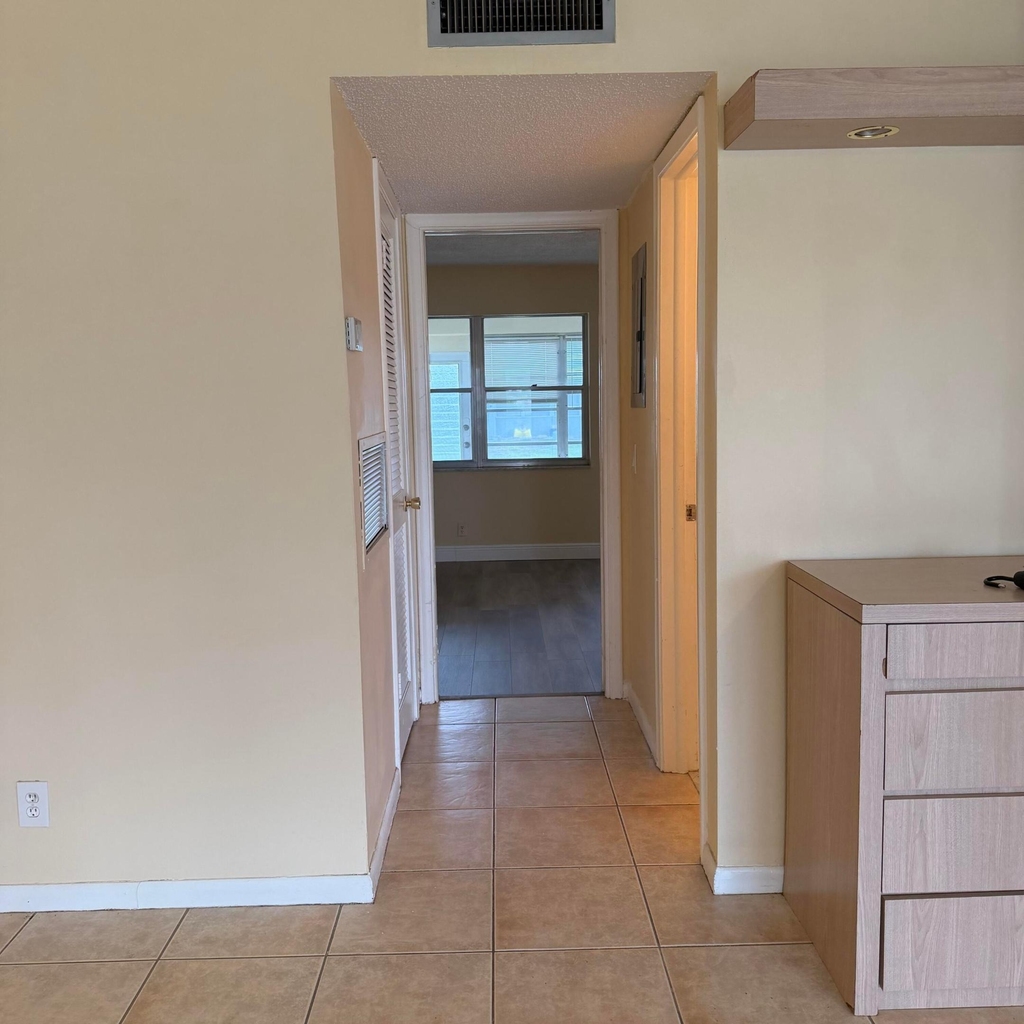 707 High Point Boulevard N - Photo 8