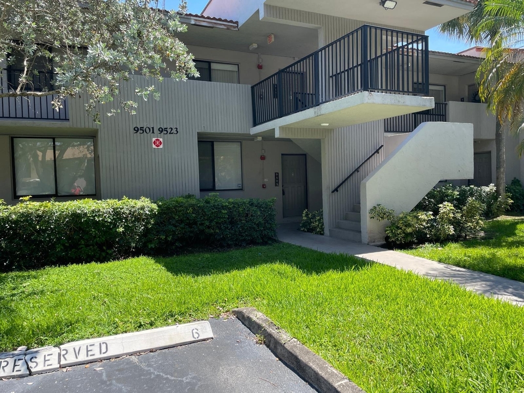 9509 Sw 1st Court - Photo 1