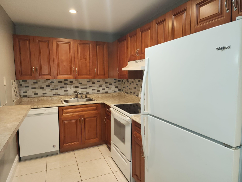 4174 Inverrary Drive - Photo 1