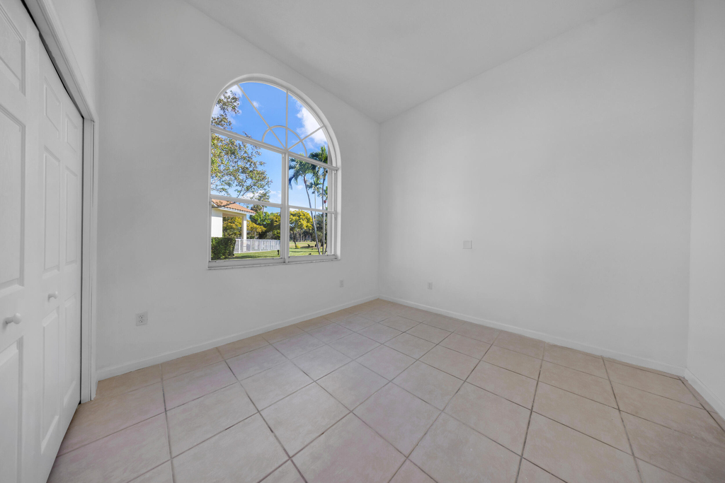 608 W Palm Aire Drive - Photo 8