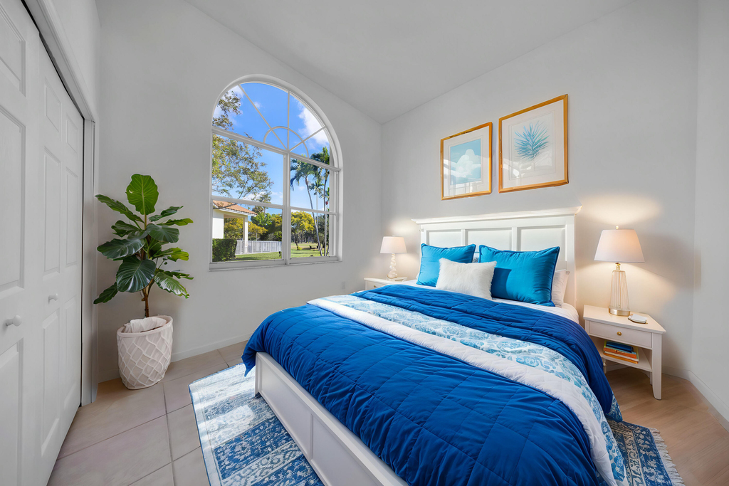 608 W Palm Aire Drive - Photo 2