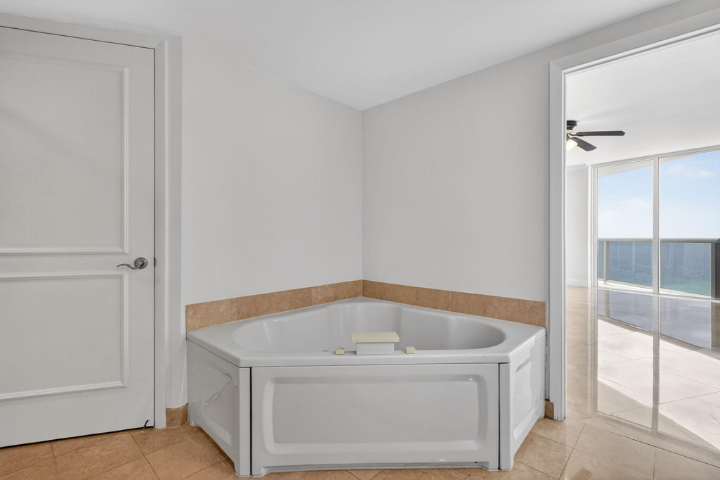 18911 Collins Avenue - Photo 15