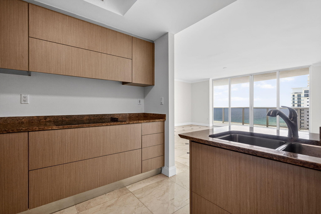 18911 Collins Avenue - Photo 10