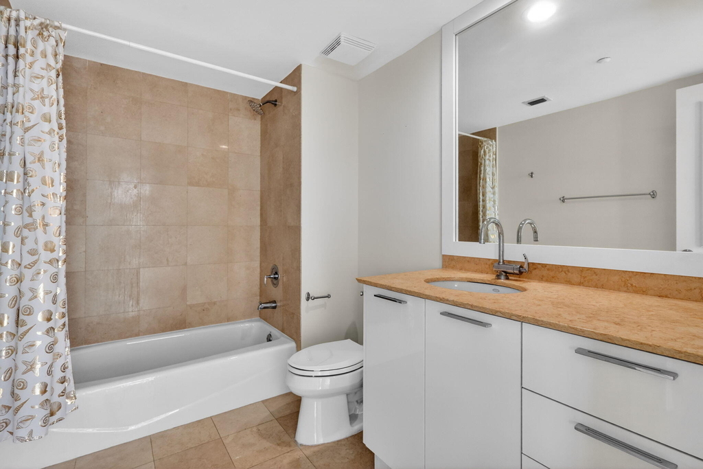 18911 Collins Avenue - Photo 18
