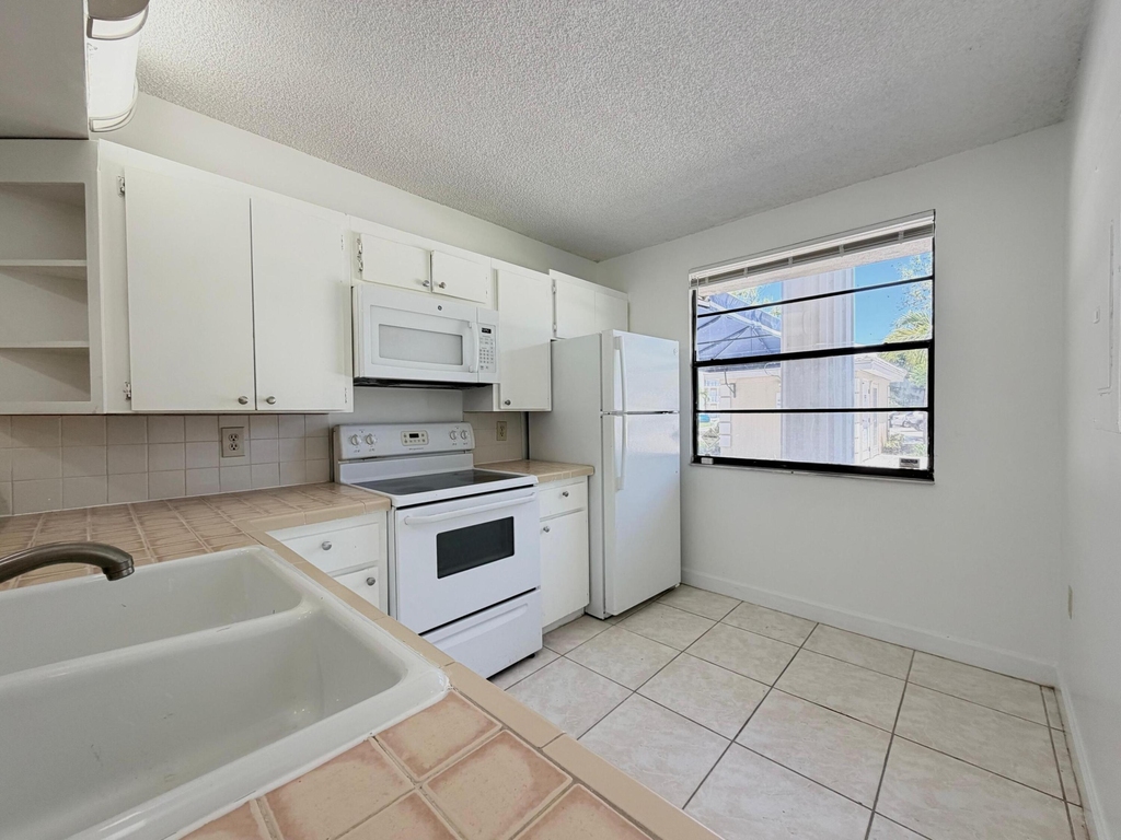 3511 Village Boulevard - Photo 3