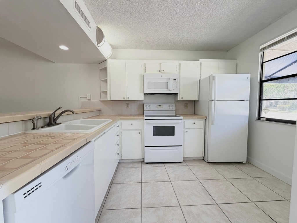 3511 Village Boulevard - Photo 11