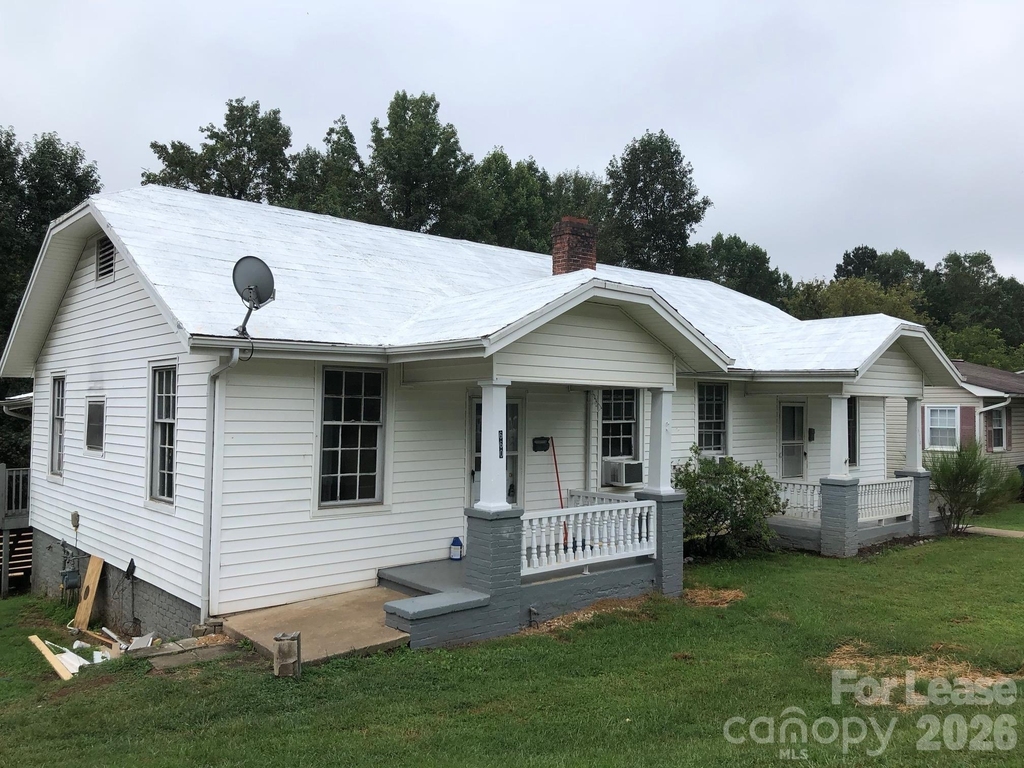 660 E Sharpe Street - Photo 0