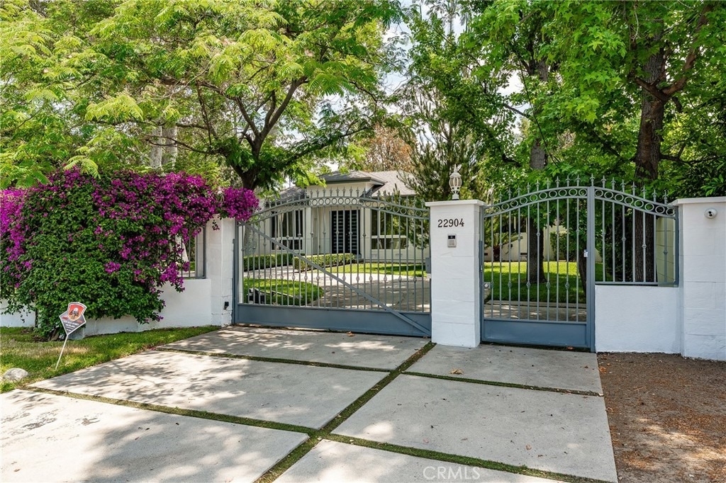 22904 Calvert Street - Photo 0