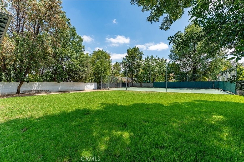 22904 Calvert Street - Photo 52