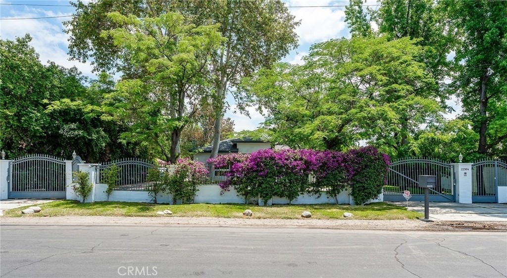 22904 Calvert Street - Photo 3