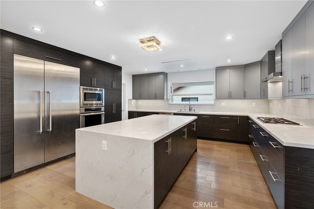 22904 Calvert Street - Photo 18