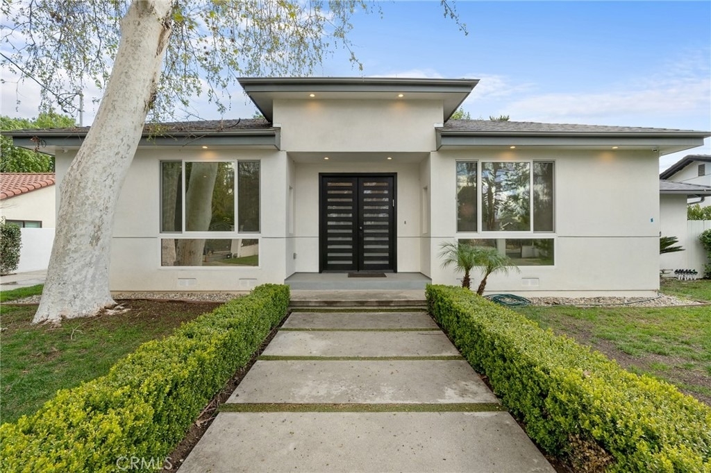 22904 Calvert Street - Photo 9