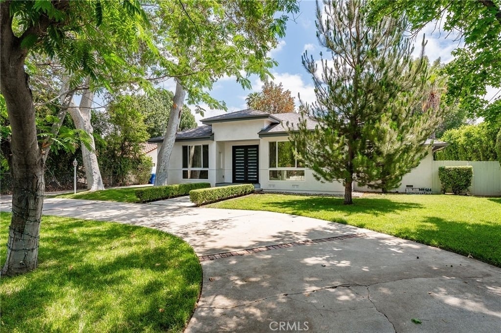 22904 Calvert Street - Photo 5