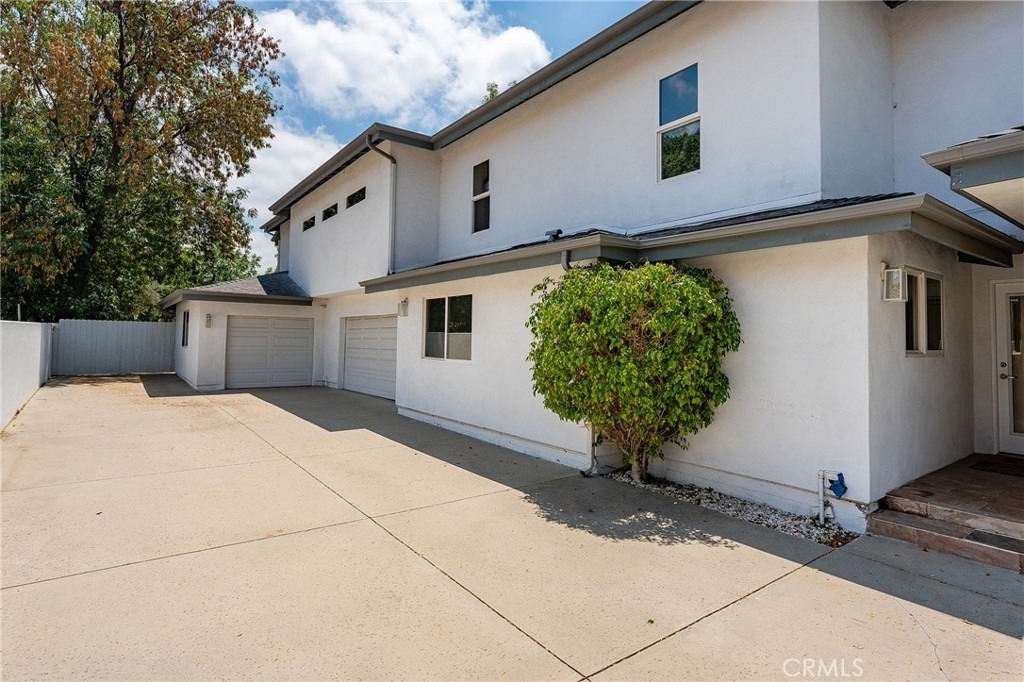 22904 Calvert Street - Photo 7