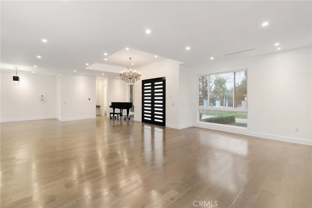 22904 Calvert Street - Photo 12