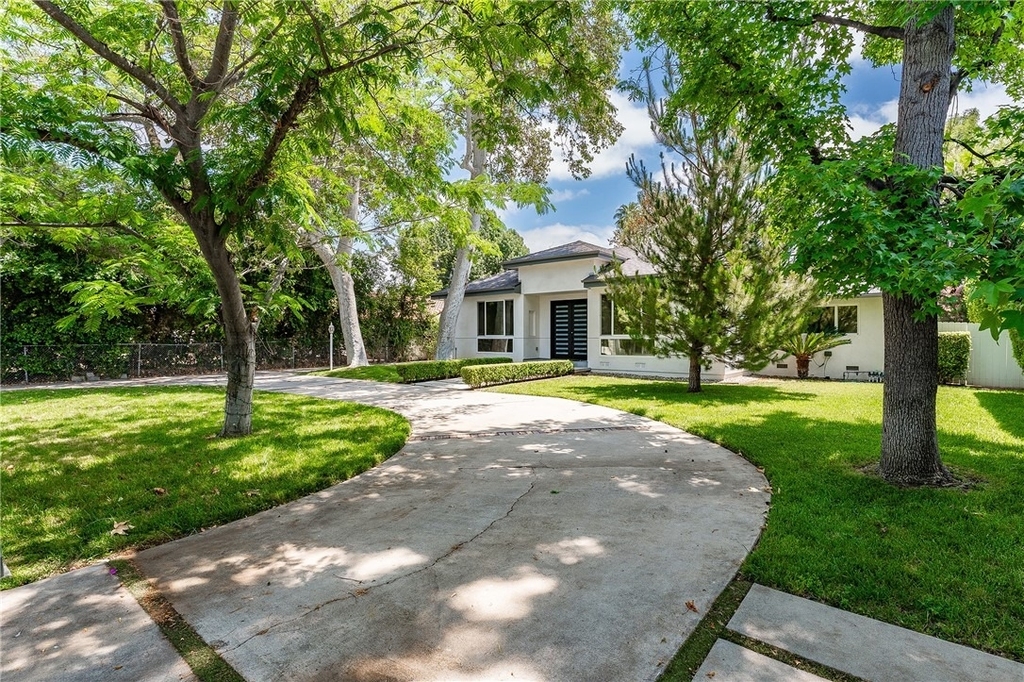 22904 Calvert Street - Photo 1