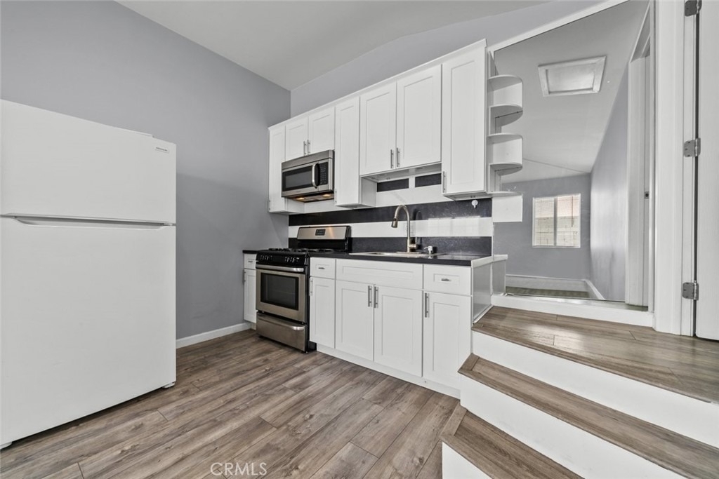 8447 Colbath Avenue - Photo 6