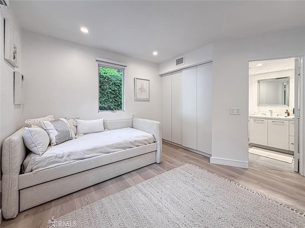 4266 Louise Avenue - Photo 19