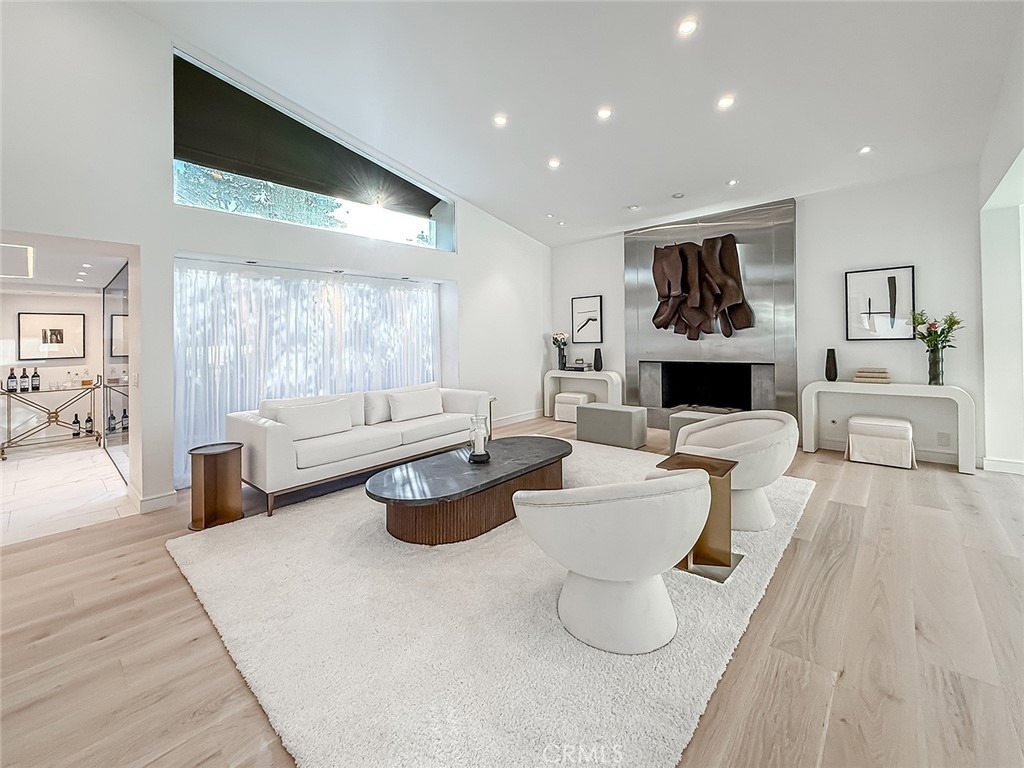 4266 Louise Avenue - Photo 3