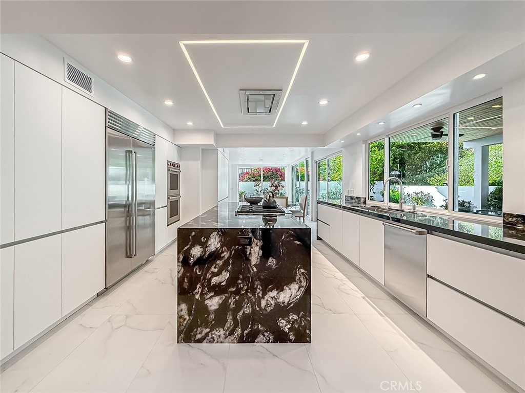 4266 Louise Avenue - Photo 10