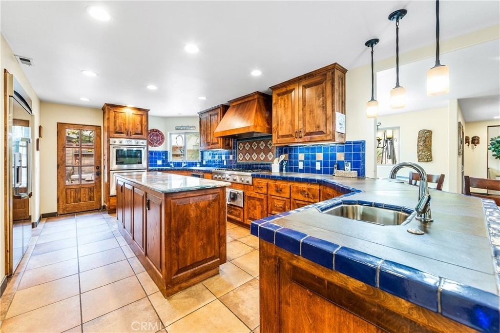 1720 Crestview - Photo 6