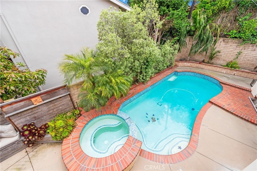 1720 Crestview - Photo 24
