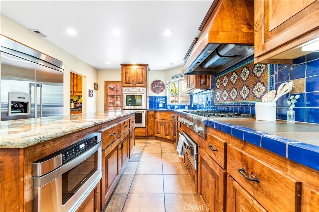 1720 Crestview - Photo 9