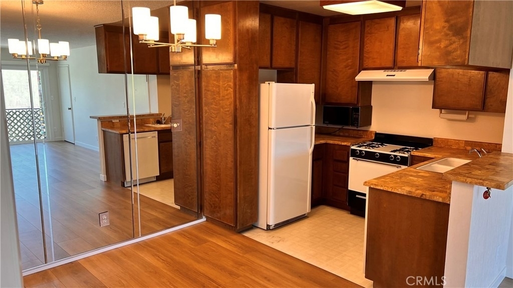 14560 Clark Street - Photo 2